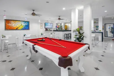 The Shades Hotel 50 meter Beach Front – 사진 14